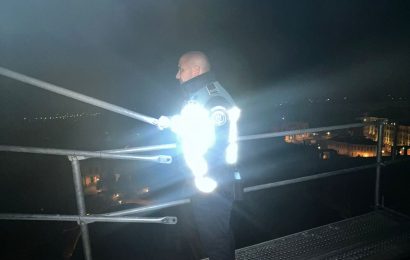 A vrut să se omoare, dar a fost oprită de polițiști!
