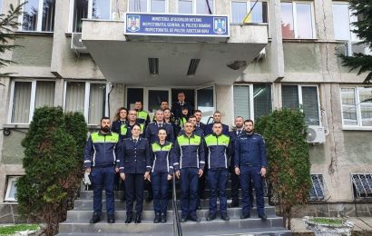 20 de polițiști avansați în grad