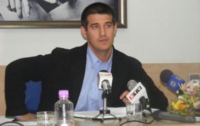 O susține pe Lasconi 