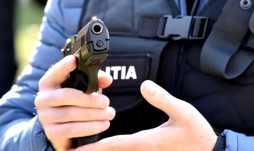 S-a certat cu soția sa și a scos pistolul la ea 