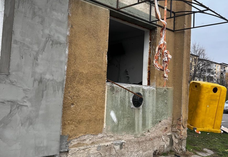 Explozie puternică la un bloc din Târgu Jiu Explozie puternică la un bloc din Târgu Jiu