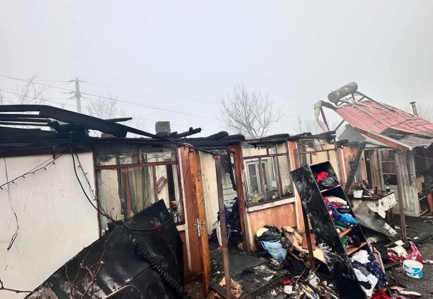 Donații pentru o familie din Gorj! Casa le-a fost mistuită de flăcări Donații pentru o familie din Gorj! Casa le-a fost mistuită de flăcări