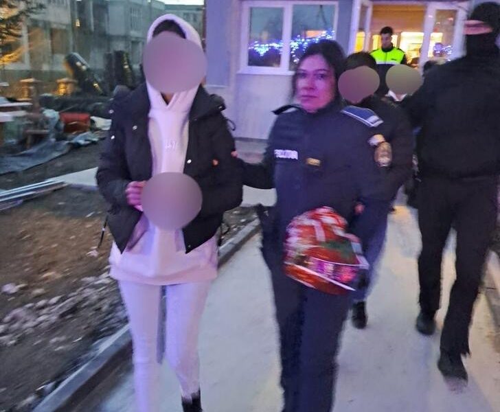 Reținuți după ce au furat 12 mii de euro Reținuți după ce au furat 12 mii de euro