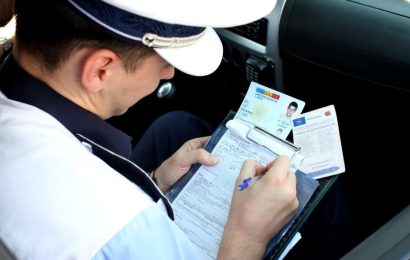 Nu avea carnet, dar se afla la volan 
