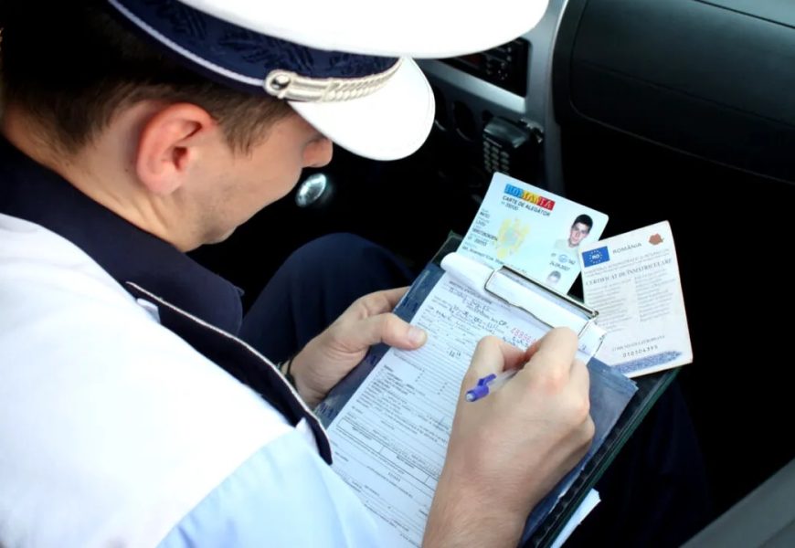 Nu avea carnet, dar se afla la volan Nu avea carnet, dar se afla la volan