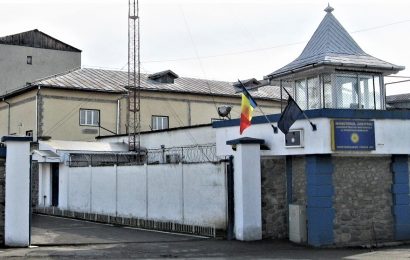 Băgat la închisoare în Târgu Jiu 