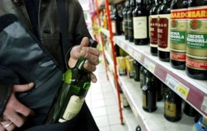 A furat băutură de la vecina lui 